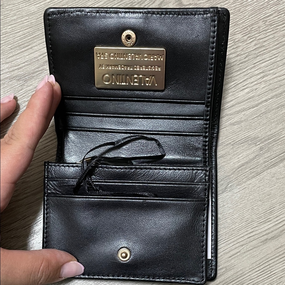 Mario Valentino Black Quilted Leather Trifold Wallet. - Picture 4 of 6